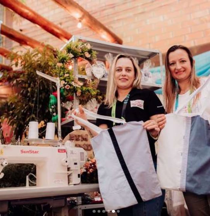 Mães da APAE no projeto Costurando Histórias